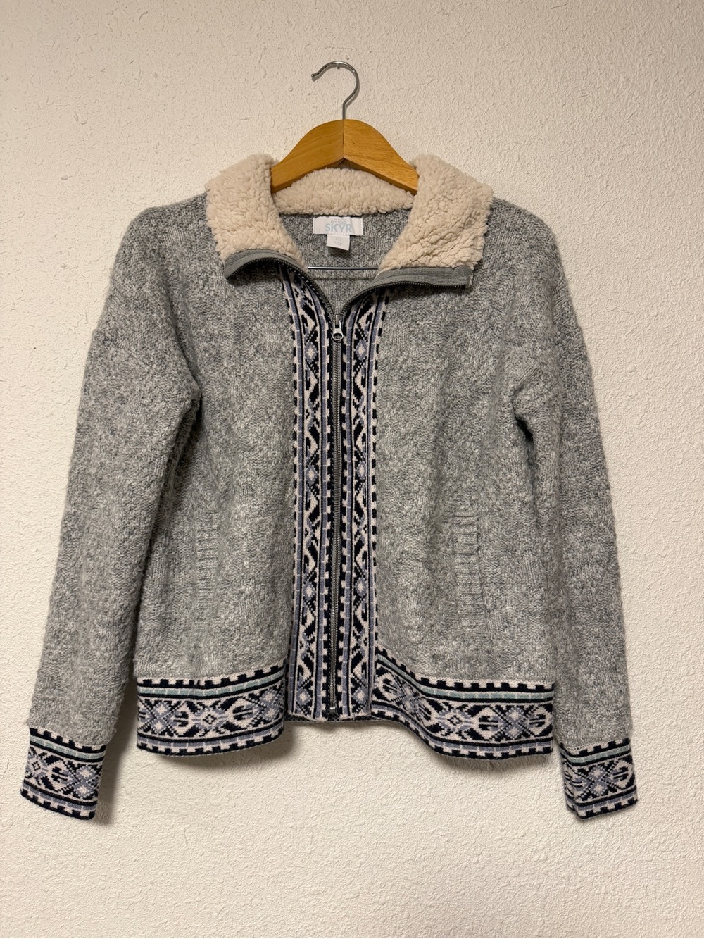 Apres Skyr Grey Knit Jacket with Cream Sherpa Collar